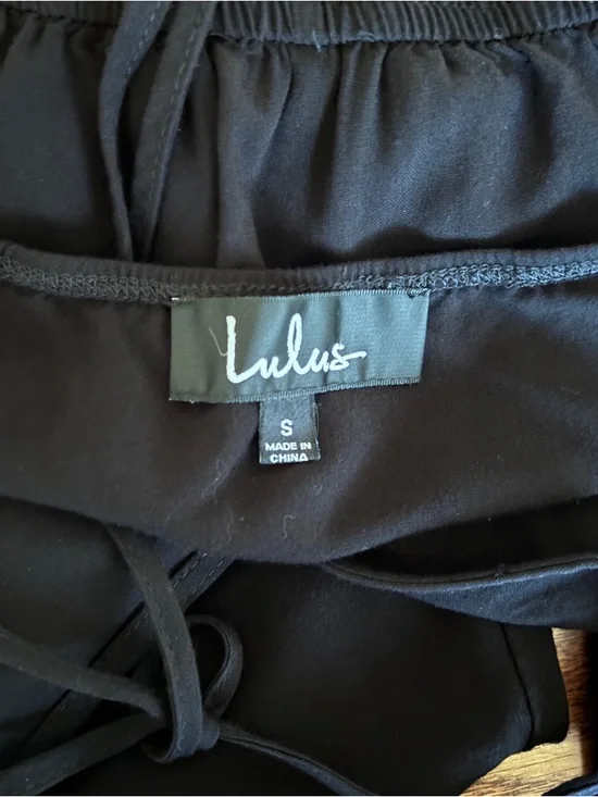 Lulu's Black Sleeveless V-Neck Halter Jumpsuit ~ Size Small - Picture 2 of 3